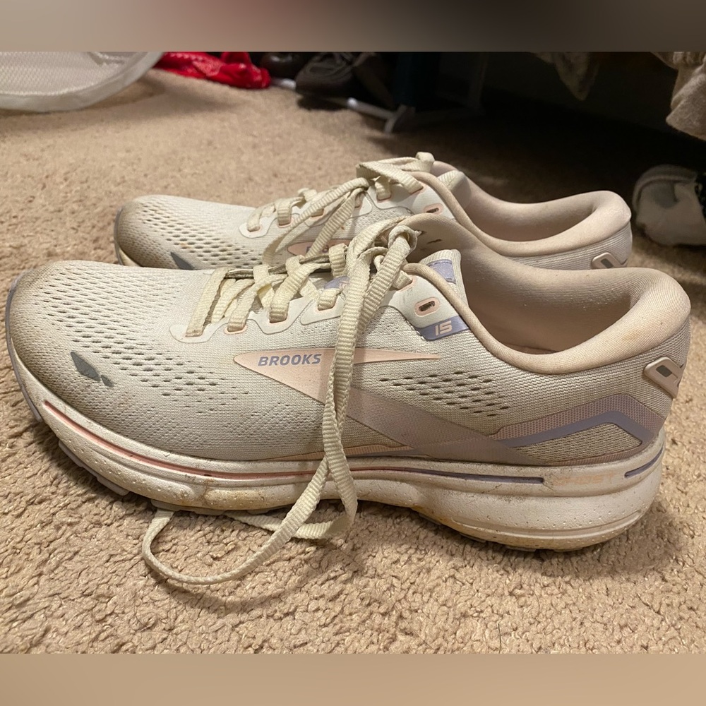 Brooks Women's Light Pink / Cream Running Shoes